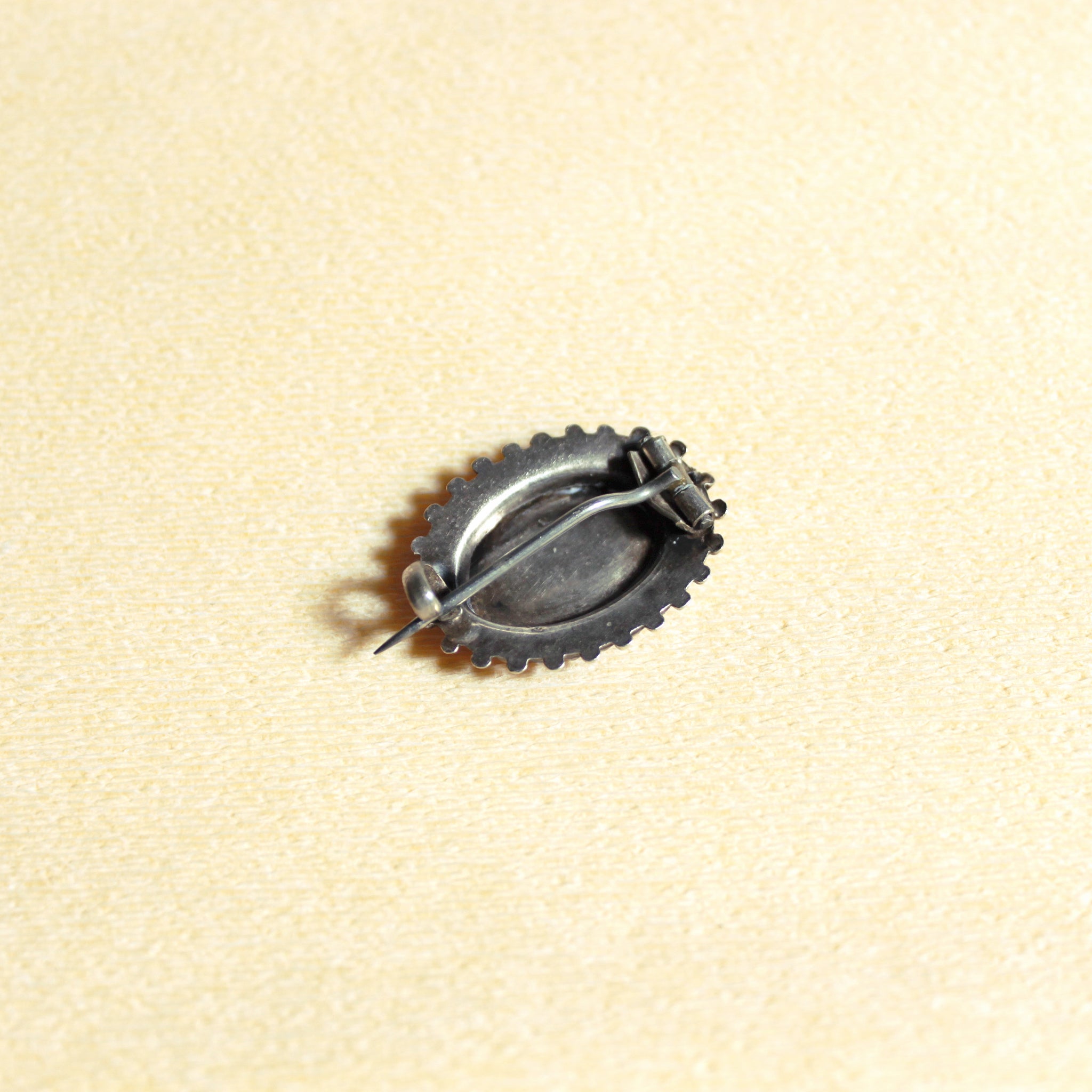 ヴィクトリア時代のブローチ Victorian Silver Cat's Eye Fly Brooch（ヴィクトリア時代